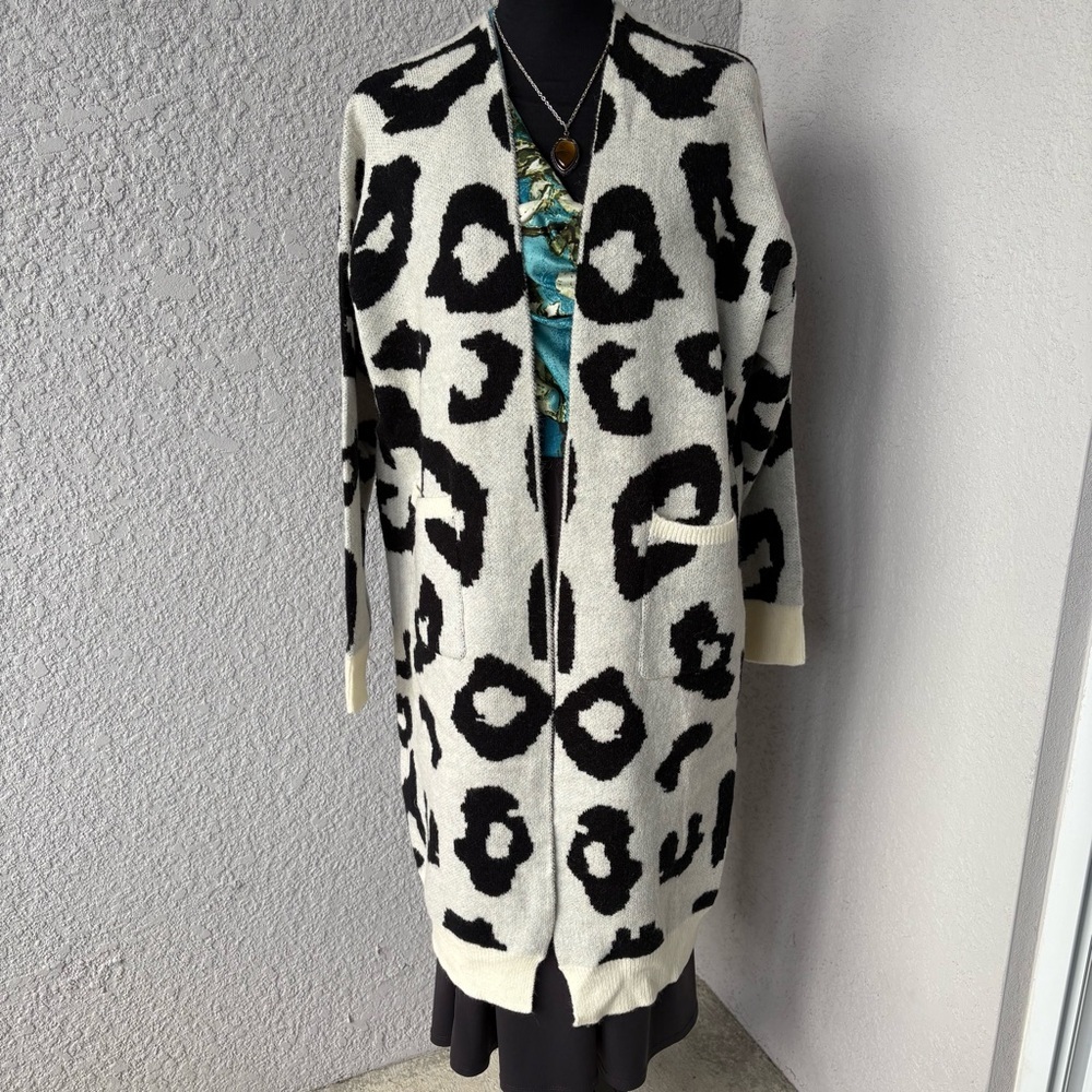 Leopard Open Front Knit Cardigan - Stylish and Comfortable Outerwear